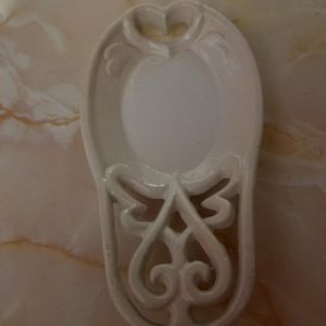 SPOON REST VINTAGE HEAVY METAL W HEART DECO